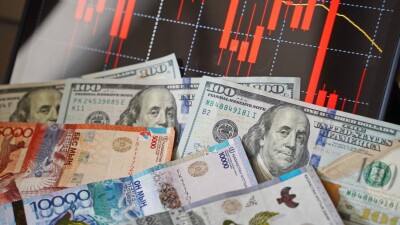 Доллар незначительно подорожал на бирже перед выходными