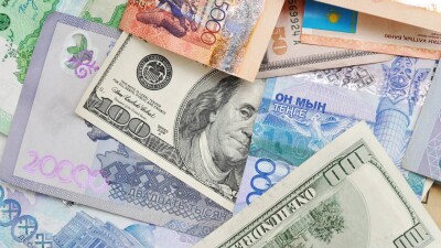 Сколько стоят рубль и доллар в обменниках Казахстана 6 июля