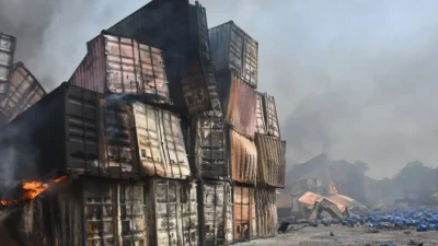 40 человек погибли в результате взрыва на складе с одеждой в Бангладеш