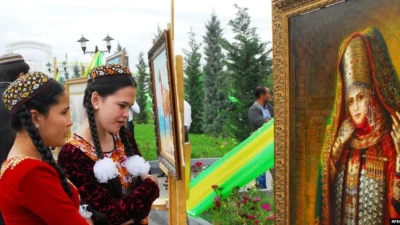 В Туркменистане женщины лишаются работы из-за запрета на искусственную красоту