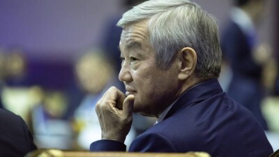 Депутат от АНК: Аким Сапарбаев должен уйти в отставку, пусть придут молодые