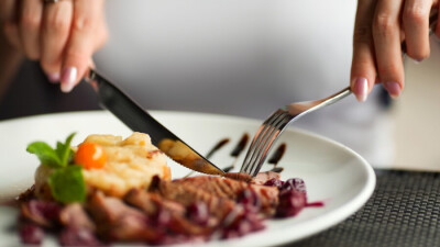 В Алматы снова закрывают ТРЦ и крытые рынки на выходные, кафе будут работать до 20.00