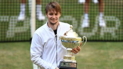 Теннисист Александр Бублик впервые в карьере выиграл турнир ATP 500