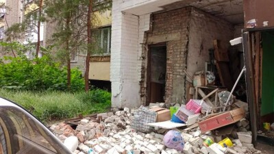 В Усть-Каменогорске обрушилась входная группа подъезда жилого дома