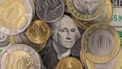 Неделя на бирже началась с незначительного снижения курса доллара к тенге