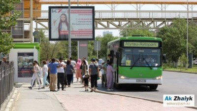 В автобусах Атырау внедрили Ashyq, но в салон пускают и без приложения