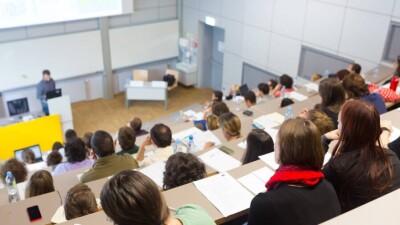 Кто может подать заявку на образовательный грант от фонда "Қазақстан халқына"