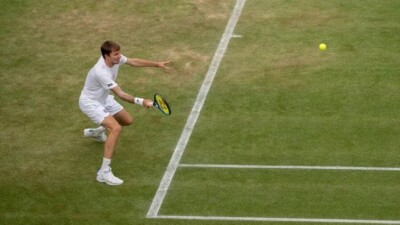 Казахстанец Александр Бублик одержал уверенную победу в первом круге Уимблдона