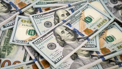 Курс доллара снизился на 11 тенге перед выходными