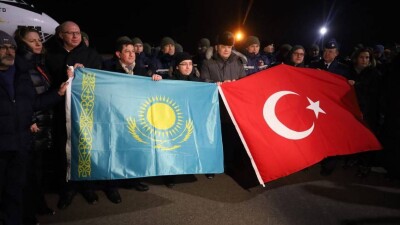 В Астане встретили казахстанских спасателей, прибывших из Турции