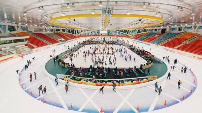 В Нур-Султане начался сезон массовых катаний на коньках во дворце "Алау"