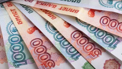 Рубль на бирже снова стоит дороже 8 тенге