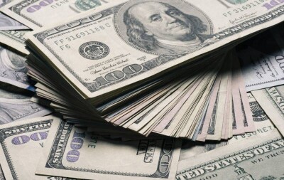 Доллар подешевел ещё на 11 тенге