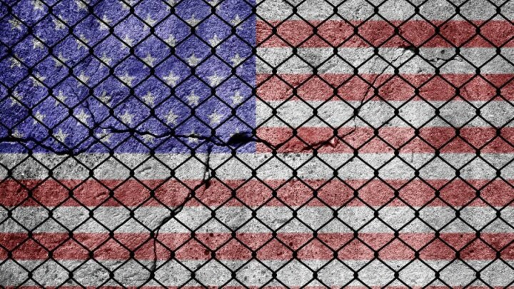 США запретят въезд иностранцам, вакцинированным "Спутником V"