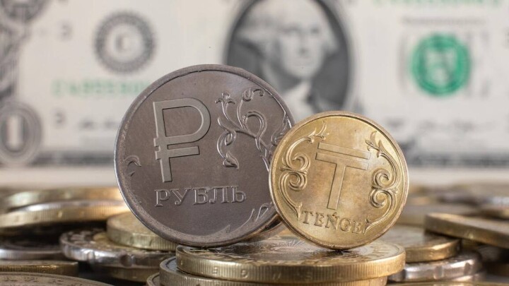 Сколько стоят доллар и рубль в обменниках Казахстана 29 апреля