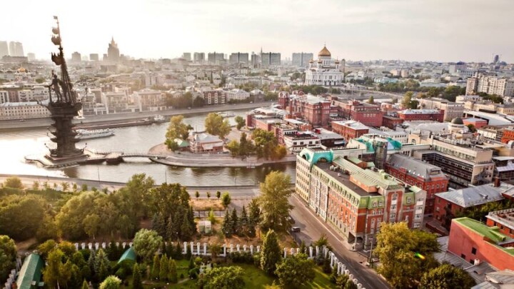 Россия вдвое снизила квоту на временное проживание иностранцев