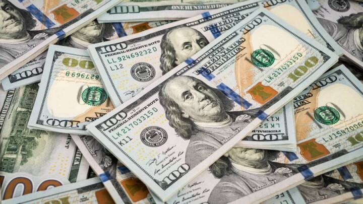 Курс доллара снизился на 11 тенге перед выходными