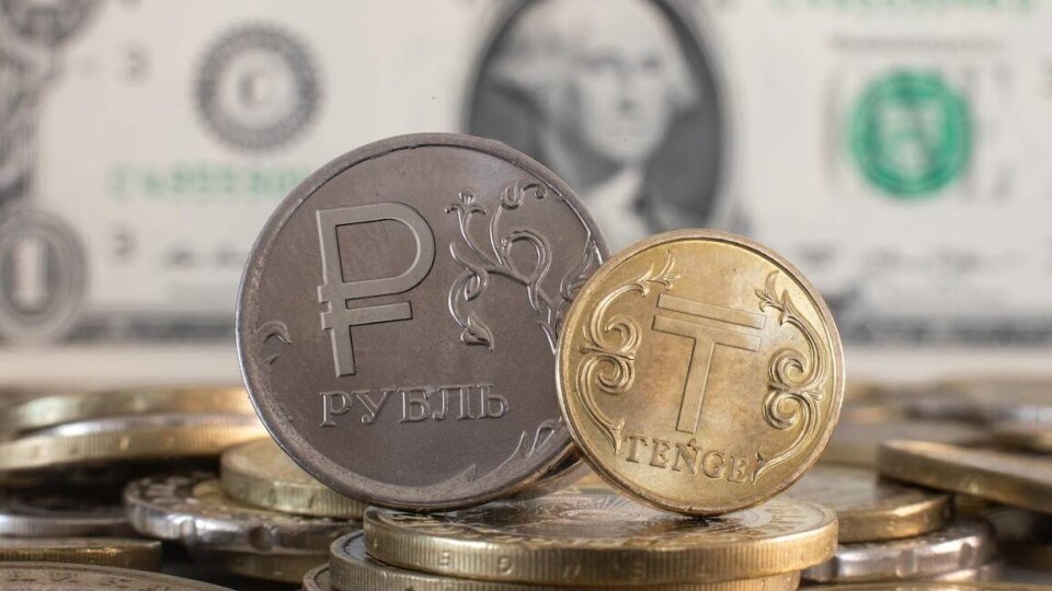 Сколько стоят доллар и рубль в обменниках Казахстана 29 апреля