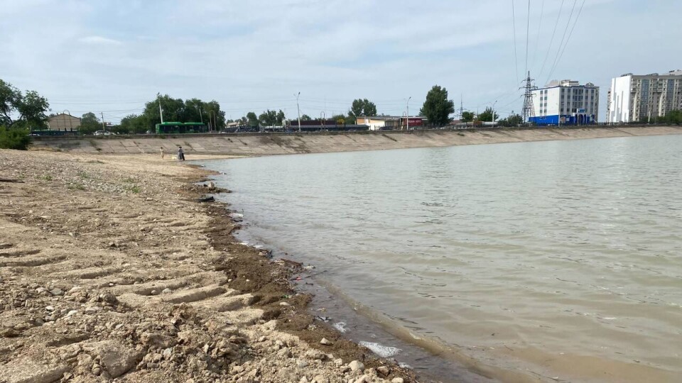 В озере Сайран в Алматы появилась вода, но купаться там по-прежнему нельзя
