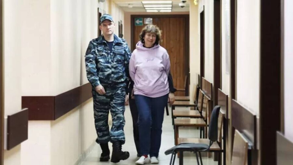 На жительницу Петербурга завели дело за записку на могиле родителей Путина
