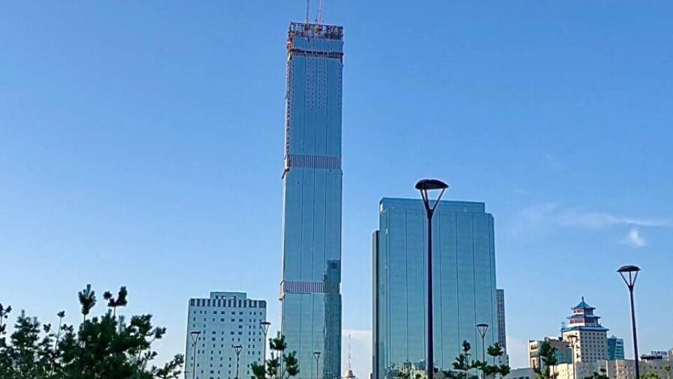 В ТЦ "Абу-Даби Плаза" в Нур-Султане произошёл пожар