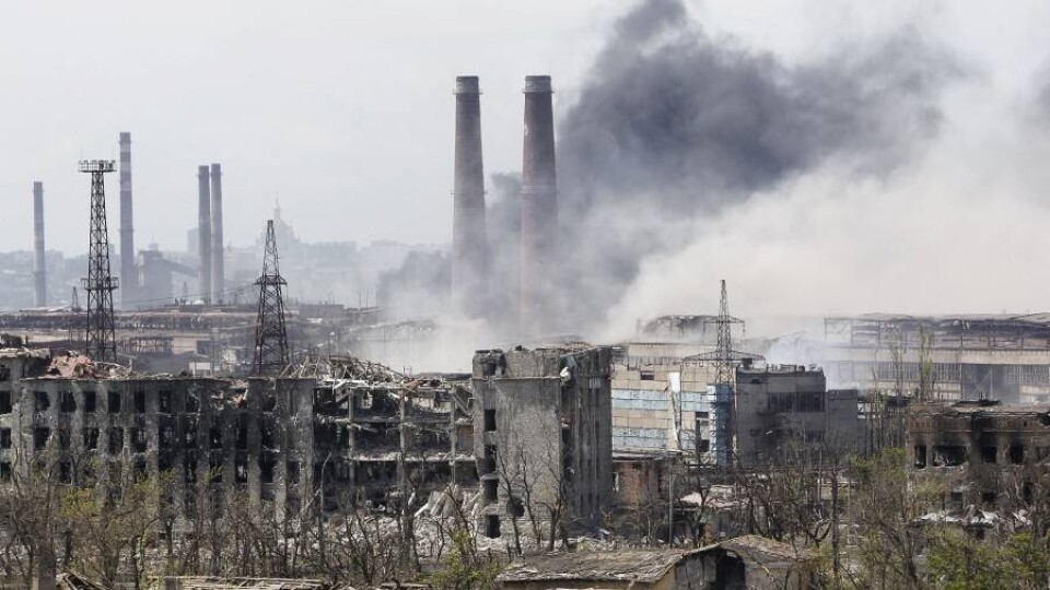 Украинские войска эвакуируются из Мариуполя, передав контроль над городом России