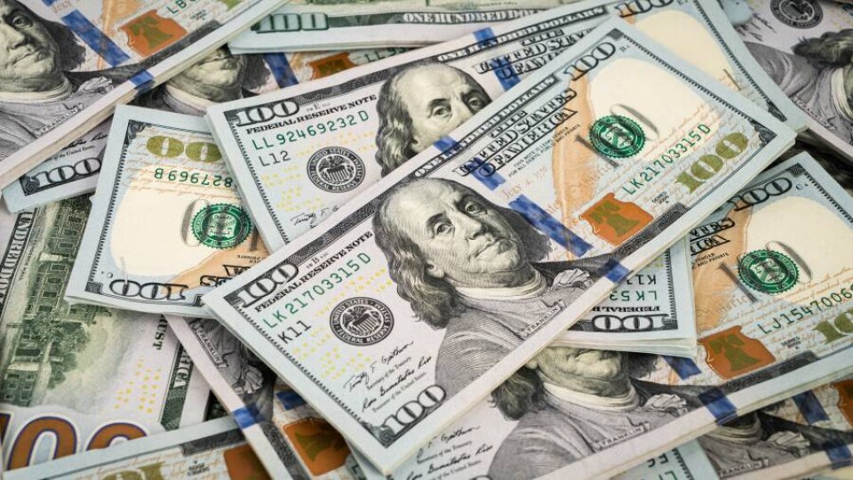 Курс доллара снизился на 11 тенге перед выходными