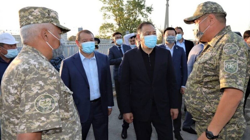 Тугжанов проверил, как идут восстановительные работы в пострадавшем от взрывов Байзакском районе
