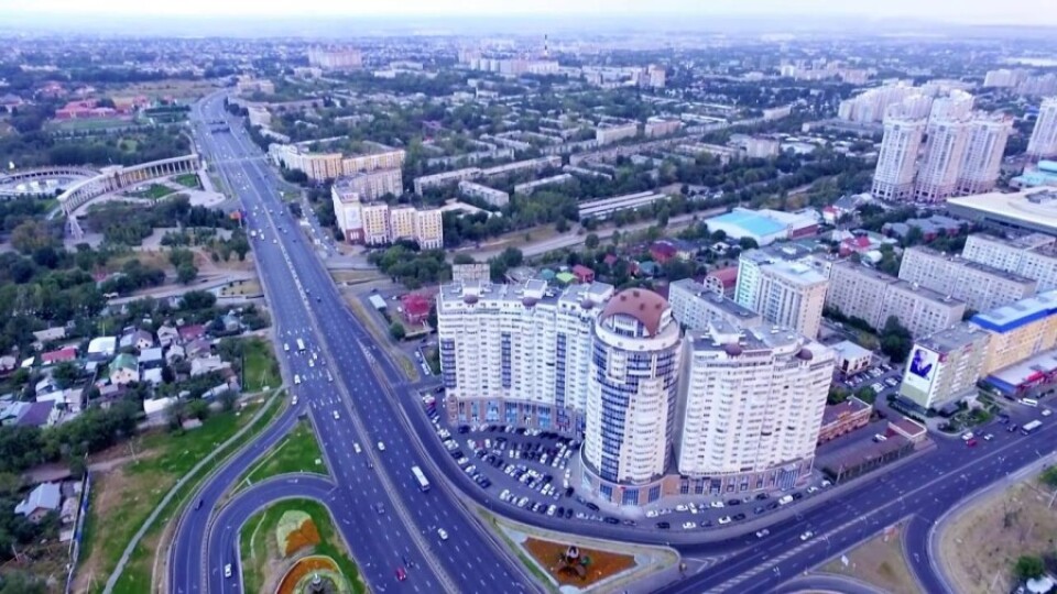 Перегруженные из-за обилия новых ЖК улицы Розыбакиева и Гагарина в Алматы расширять не будут
