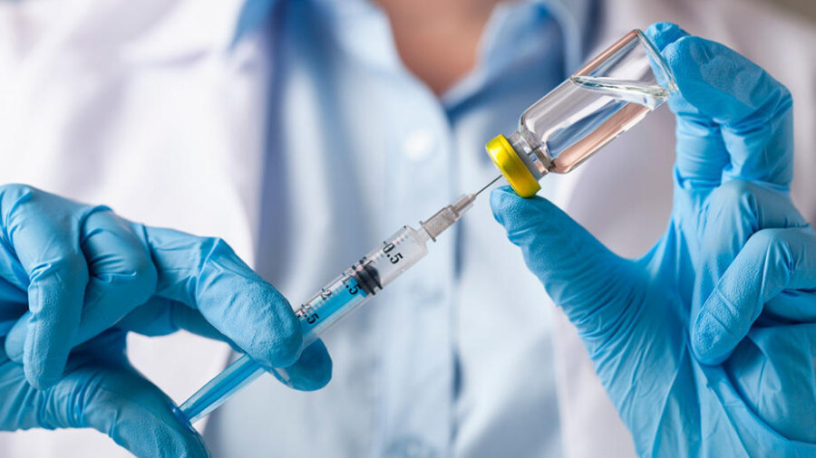 В Минздраве объяснили, почему данные вакцинированных записывают в бумажные журналы, а не в электронную базу