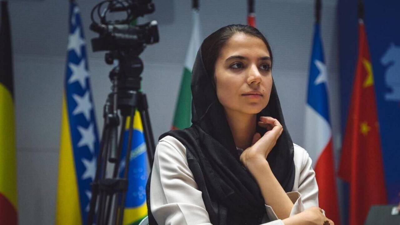 СМИ: Иранская шахматистка, снявшая хиджаб на чемпионате в Алматы, отправится жить в Испанию