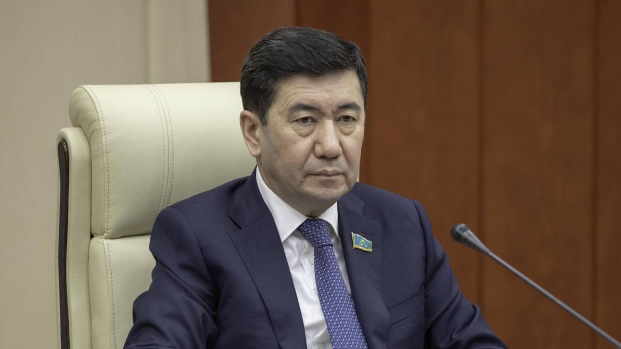 Ерлан Қошанов мәжіліс төрағасы болып сайланды