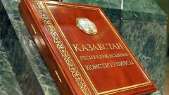 Заңдар неге қазақша жазылмайды? Жоғарғы сот судьясы жауап берді