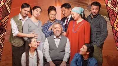 Қаллеки театры "Патша көңілім, не дейсің" комедиясын сахналайды