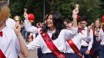 "Менің соңғы қоңырауым". Танымал тұлғалар мектеппен қалай қоштасты?