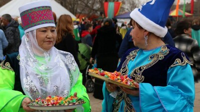 Қазақ халқы не үшін шашу шашқан? Көне дәстүр бүккен сыр