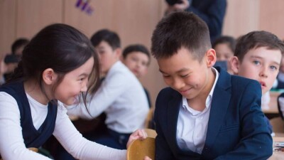 Әр баланың шотында 18 жылда кемі 3 мың доллар жиналады – Үкімет есебі