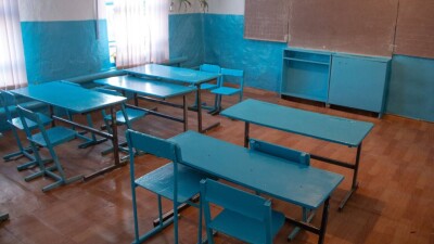 Тақтай орындық балаға зиян. Мектеп парталары қандай болуы керек?