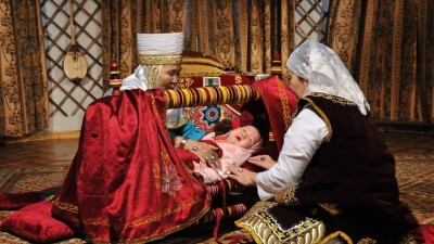Қазақ халқы баланы бесікке бөлеген. Бесіктің жасау-жабдықтарын білесіз бе?