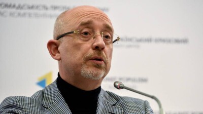 Қорғаныс министрі украиналықтарды қолға қару алып, сапқа тұруға шақырды