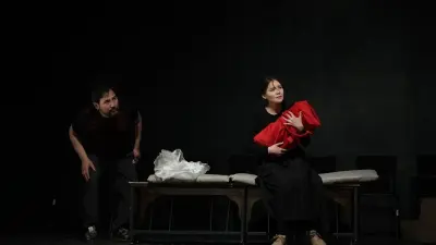 Qalleki театр лабораториясы "Шеңбер" қойылымын сахналайды