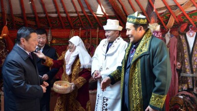 Бел құда және бесік құда. Қазақ халқы бір-бірімен қалай құдаласқан?