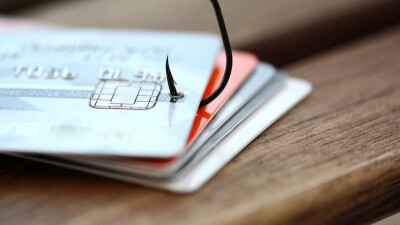 "Банк картасының деректерін сұрайды". Телефон алаяқтарынан қалай қорғануға болады?