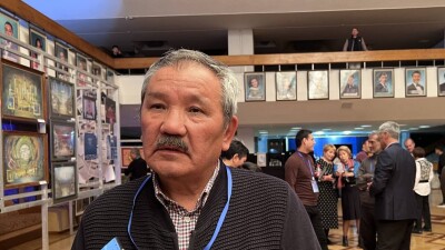 Суретші Есенгелді Тұяқов: Сценографтың жұмысы театр сахнасында қалып қоймауы қажет