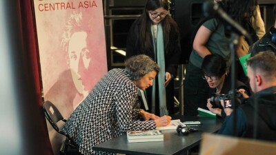 Сәулетші Сюзанн Хофманның "Архитектура жұртшылықтың қатысуынан тұрады" кітабы қазақ тілінде жарық көрді