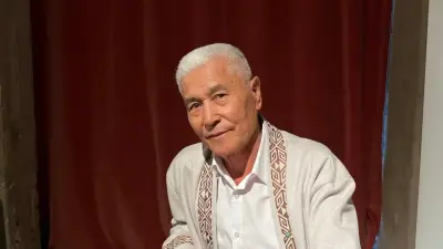 "Домбыраны дыбыс тани білетін адам жасауы керек". Шебер Жолаушы Тұрдығұловпен сұхбат