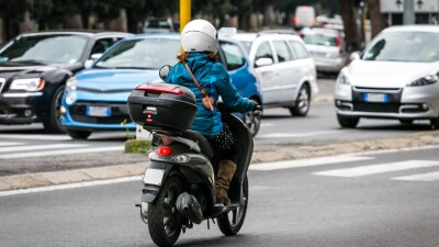 Алматыда мопед жүргізушілері бір аптада 11 млн теңгеге жуық айыппұл арқалады
