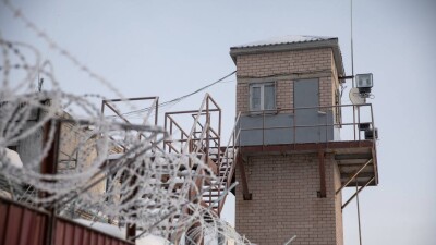 Түрмеде ұялы телефон қолданғандар жазаланады. Оны жеткізгендер де жазасыз қалмайды