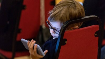 "Ата-ана бақылауы": Баланың смартфонын қалай қашықтан қадағалауға болады?