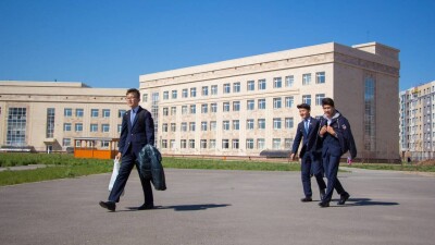 Қызылордада миллиард теңгеден астам қаржы жұмсалған мектеп құрылысы 4 айдан бері тоқтап тұр